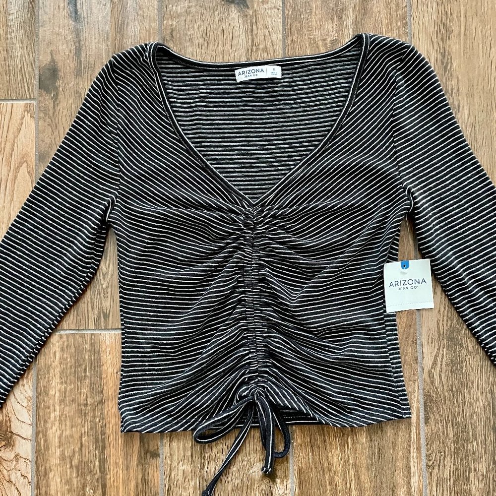 Arizona Jean Co Black & White Cinched Top